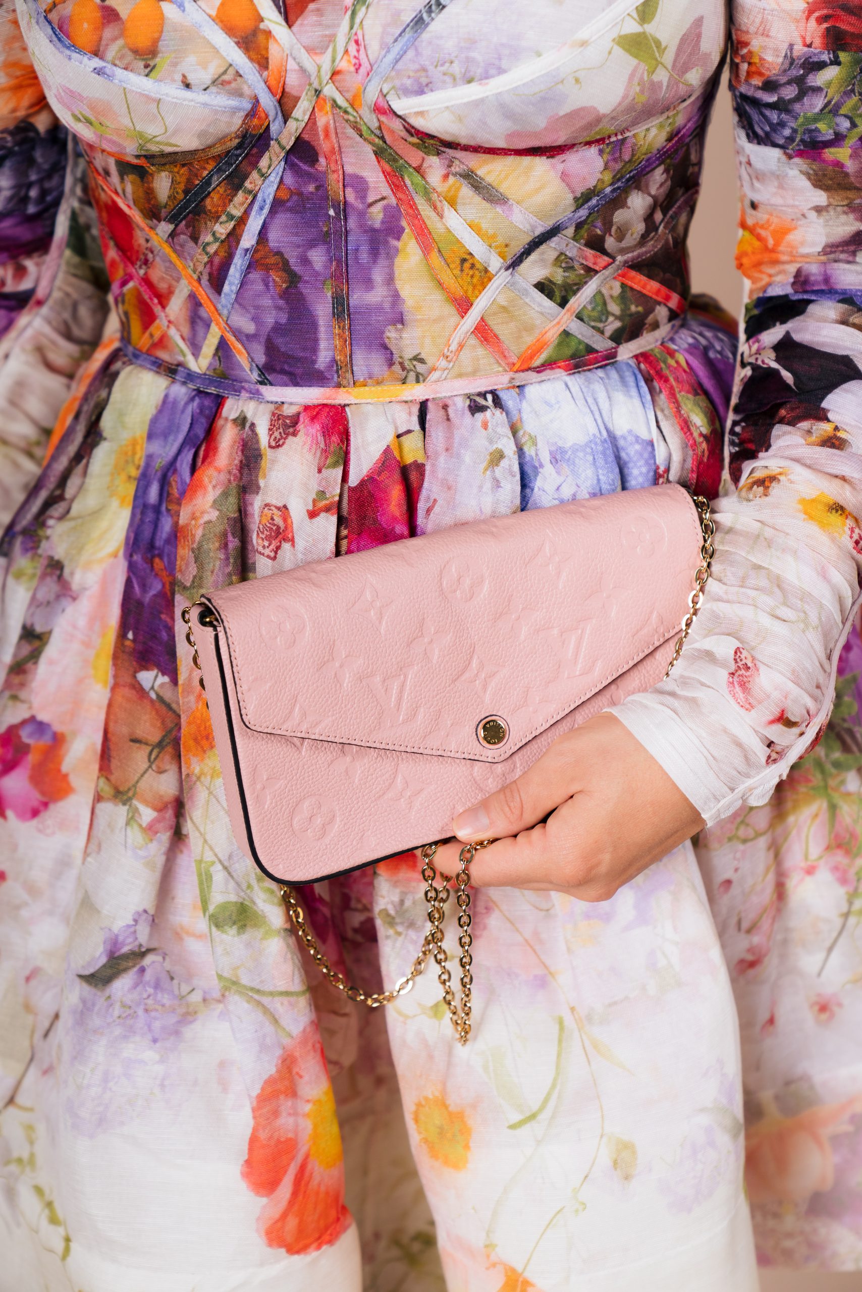 Louis Vuitton Les Extraordinaires Pochette  Pink suede, Fashion trends,  Clothes design